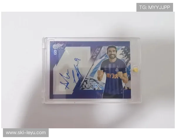 足球球星签字卡盒限量版珍藏发布收藏爱好者必备独特纪念品